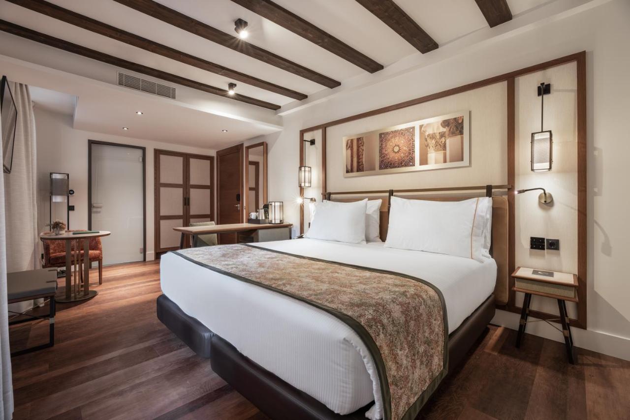 Deluxe Room,1484245424:JPEG