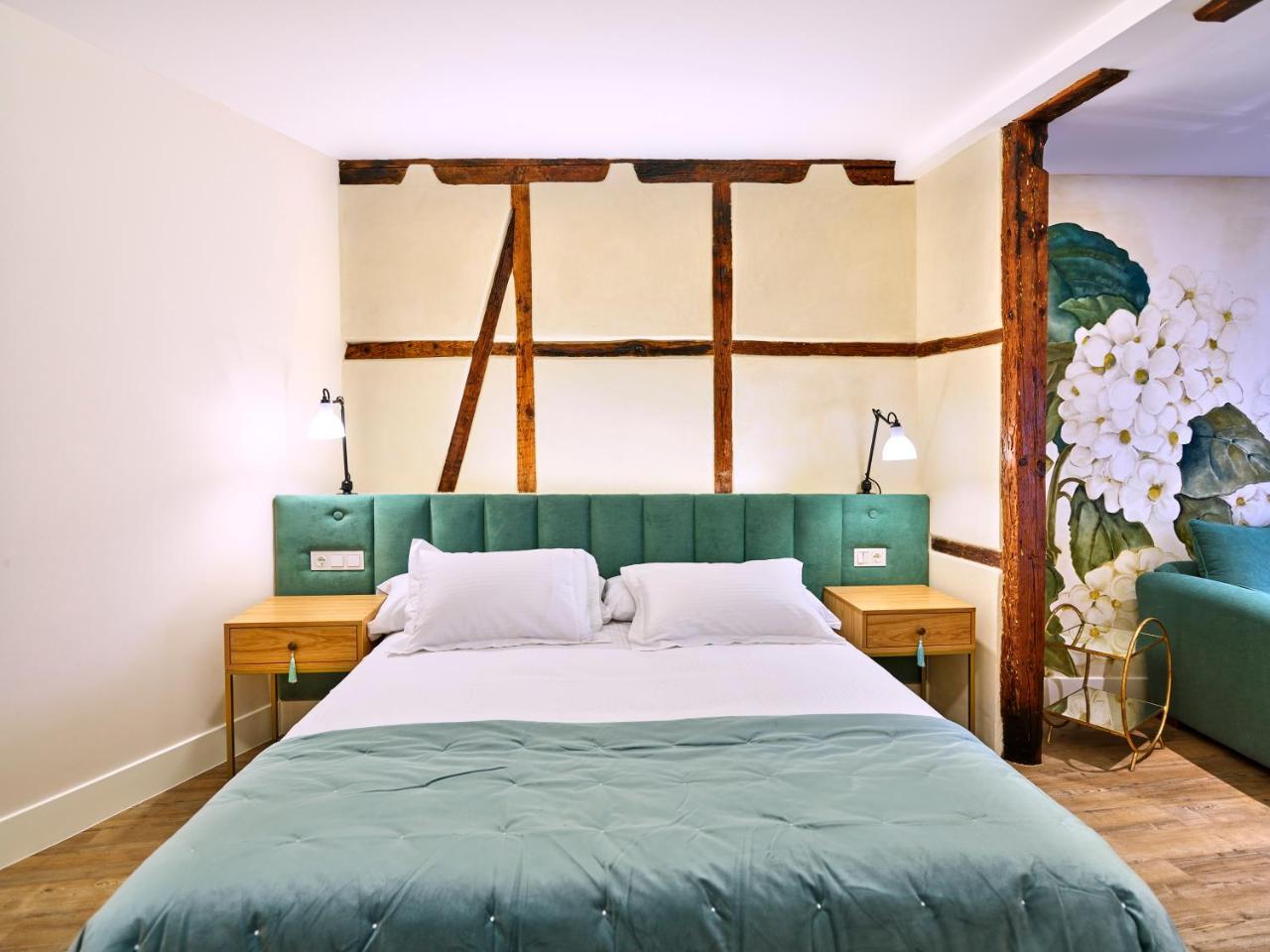 Suite with City View,723349816:JPEG